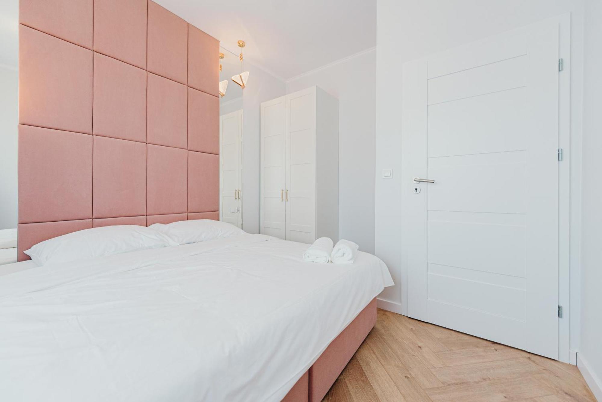 3 Bedrooms Premium Bella Rosa For 8 Guests With Ac And Underground Parking Rzeszów Εξωτερικό φωτογραφία